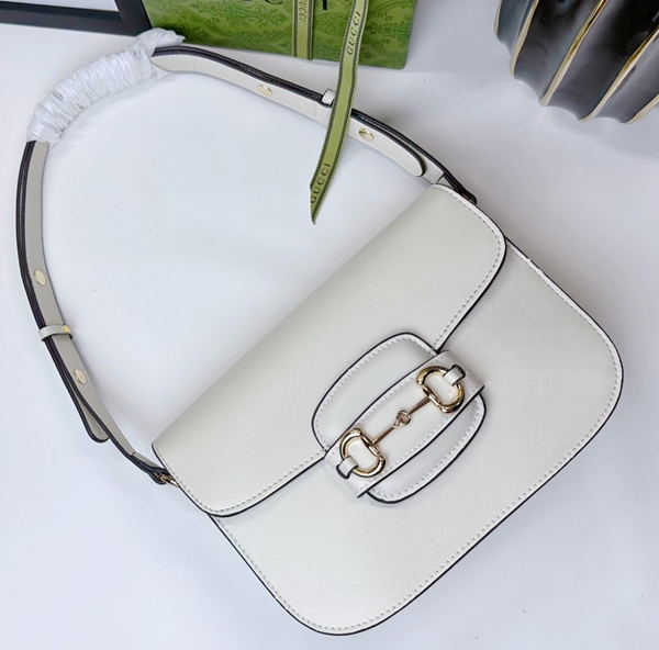 激安グッチバッグコピー着用イメージ